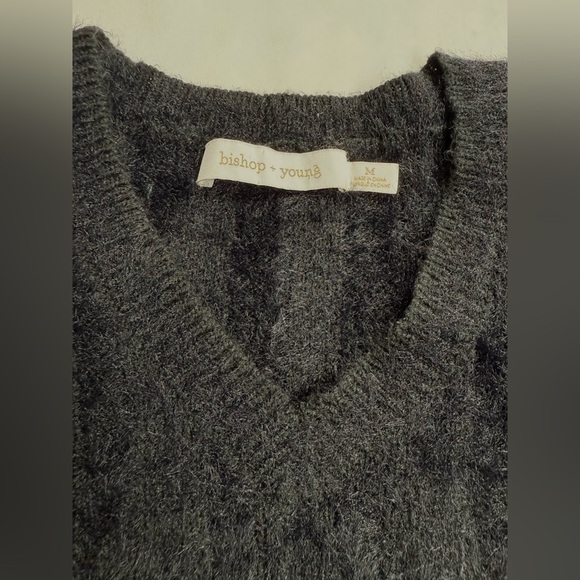 BISHOP & YOUNG Black V-Neck ribbed sweater size M. - Picture 9 of 12
